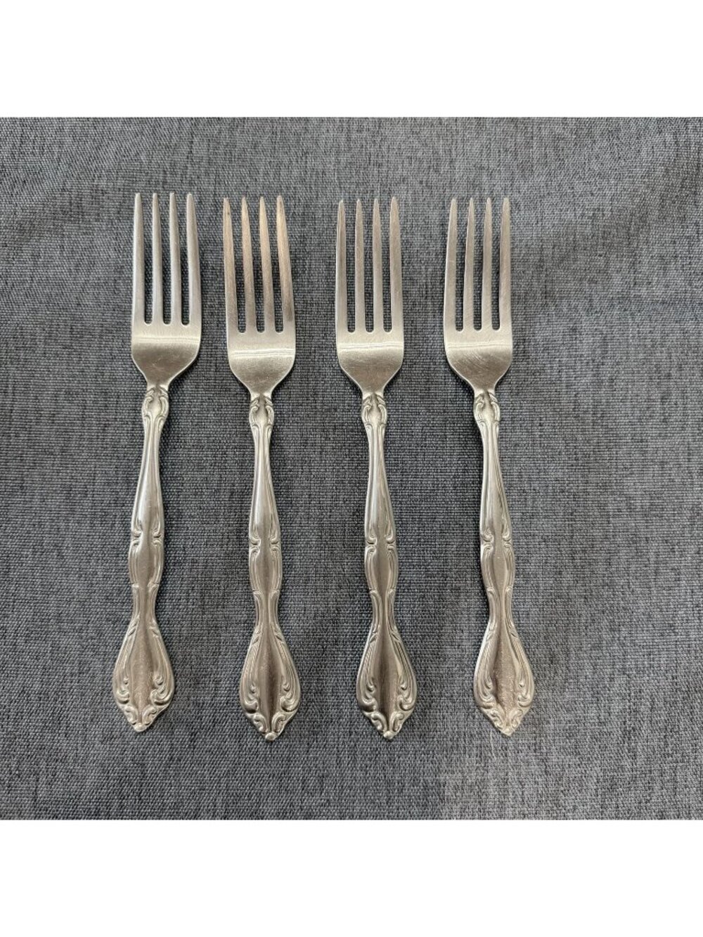 Set of 4 Oneida Cantata Glossy Dinner Forks Stainless Flatware Community